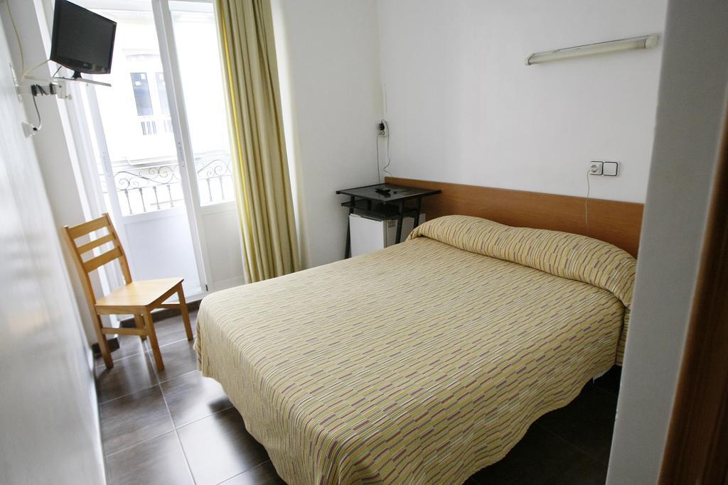 Hostal San Fernando - Alicante — Fotos 1